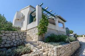 Building design - House Mirta (Sali)