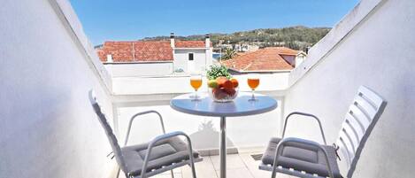 อพาร์ทเมนท์ (A1) | ลานระเบียง/นอกชาน