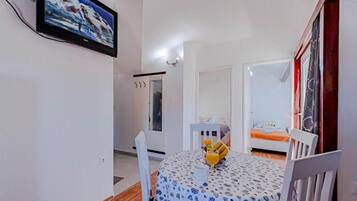 Apartment (A1) | Dining