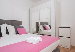 Apartment (A1) | Iron/ironing board, free WiFi - Apartments Ivi (Podgora)