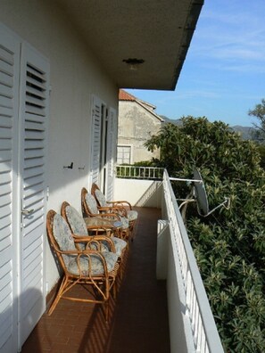 Apartemen (A2) | Balkon