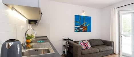Apartment (A1) | Private kitchen | Fridge, microwave, oven, stovetop