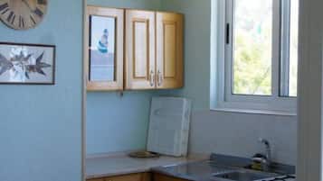 Leilighet (A2) | Eget kjøkken | Kjøleskap, mikrobølgeovn, kokeplater og vannkoker