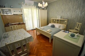 Studio (A3) | Private kitchen | Electric kettle - Apartments and Rooms Frane (Rab)