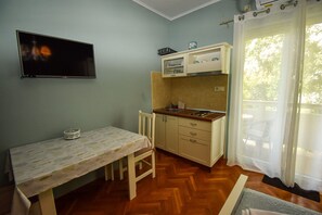 Studio (A3) | Private kitchen | Electric kettle - Apartments and Rooms Frane (Rab)