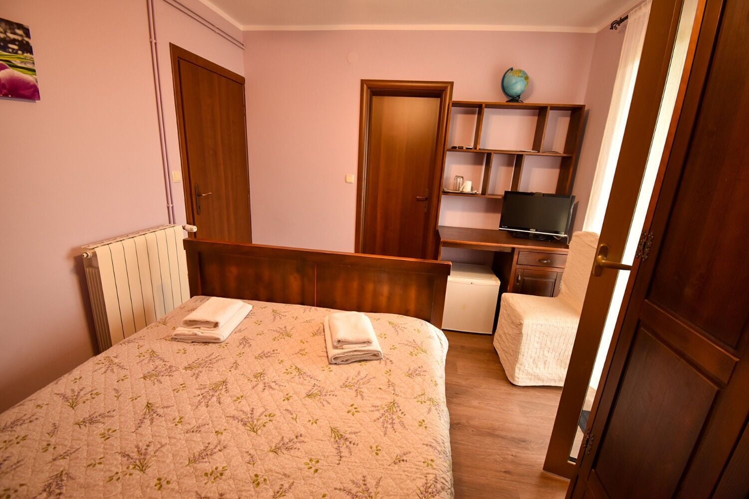 Room (S4) | Interior