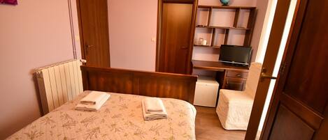 Room (S4) | Interior