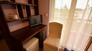 Room (S4) | Interior