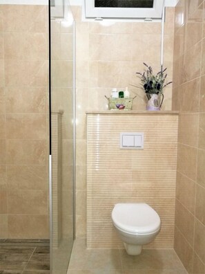 Apartment (A2) | Bathroom - Apartments Tih (Marina)