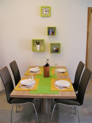 Apartment (A1) | Dining - Apartments Tih (Marina)