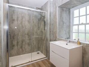 Shower - Balmashanner Farmhouse (Forfar)