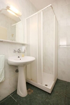 Apartment (A2) | Bathroom | Shower - Apartments Tonka (Orebic)
