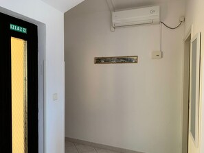 Apartment (A1) | Hallway - Apartment Ivica (Tribunj)