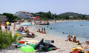 Una playa cerca