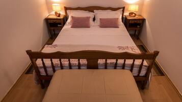 House | Iron/ironing board, free WiFi