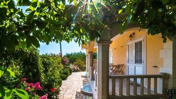House | Terrace/patio