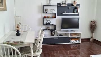 Apartment (A1) | Dining