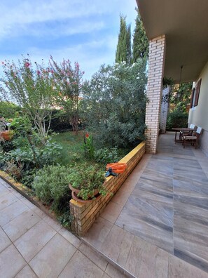 Apartment (A1) | Garden - Apartment Ljilja (Fazana)