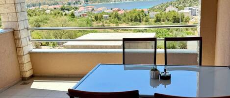 Căn hộ (A1) | Ban công