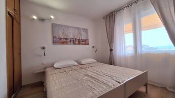 Apartment (A2) | Iron/ironing board, WiFi (free)