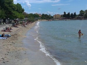 Una spiaggia nelle vicinanze