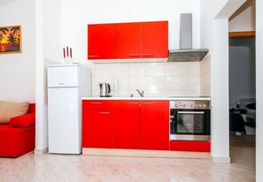 Fridge, microwave, oven, stovetop - Apartments Ljubo (Vrsi)