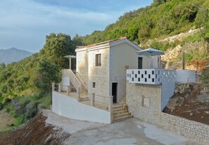 Building design - House Irena (Pucisca)