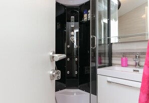 House | Bathroom - House Irena (Pucisca)