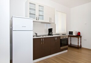 Fridge, microwave, oven, stovetop - House Miho (Omis)