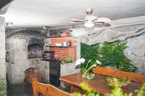 BBQ/picnic Area - House Villa Oaza (Rogoznica)
