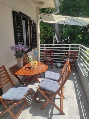 Apartment (A1) | Terrace/patio - Apartment Jase Beachfront (Sibenik)