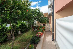 Courtyard - Apartments Jak (Vodice)