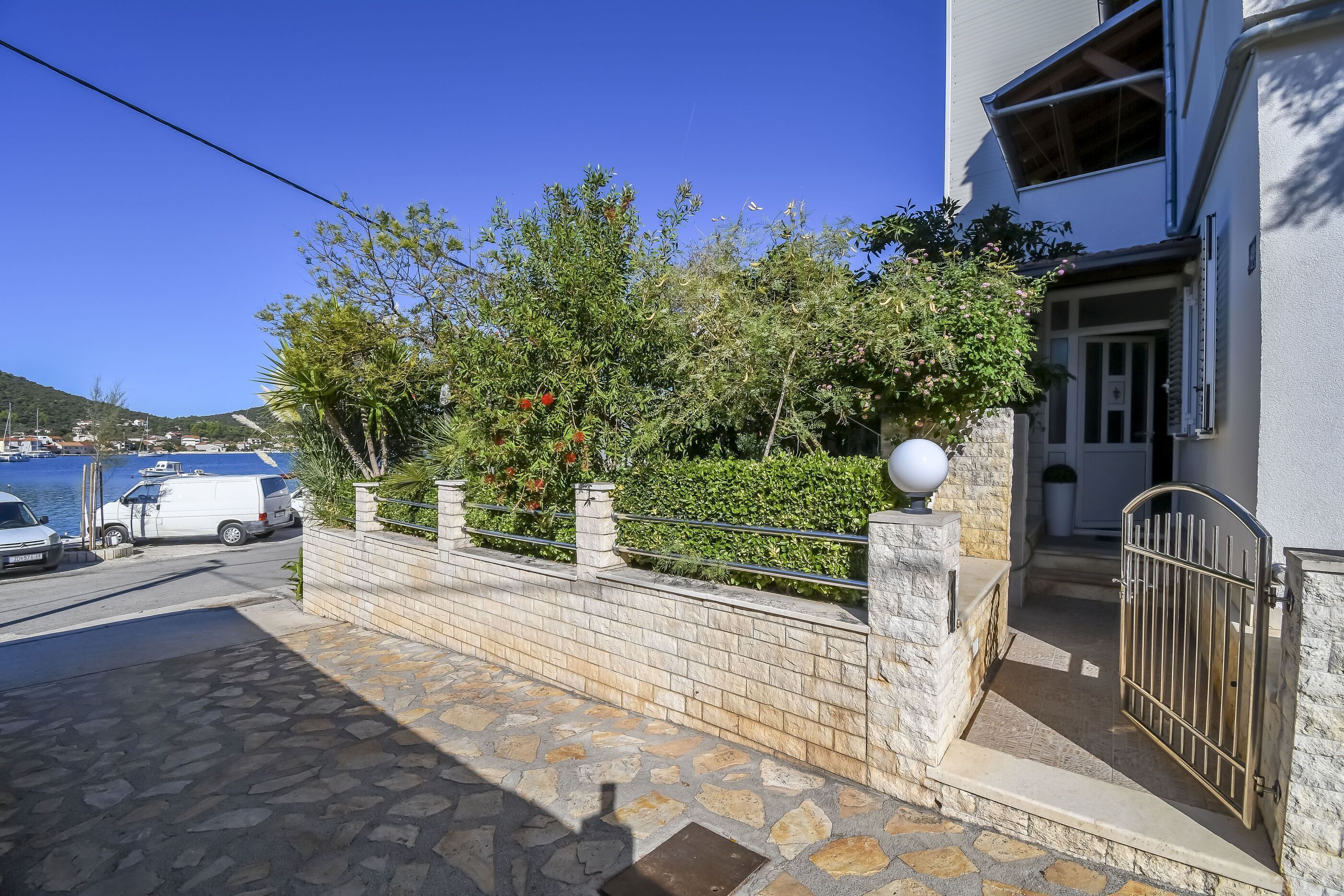 تفاصيل الفندق من الخارج