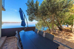 Apartment (A2) | Water view - Apartments Domagoj (Karlobag)