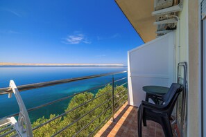 Studio (A4) | Water view - Apartments Domagoj (Karlobag)