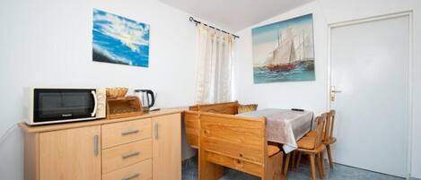 Apartment (A2) | Dining