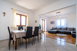Dining - Apartment Mari (Novigrad)