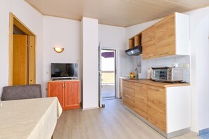 Apartment (A3) | Dapur peribadi | Peti sejuk, ketuhar, dapur, pembancuh kopi espreso 