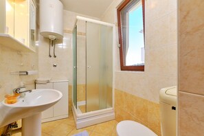 Apartment (A2) | Bathroom | Shower - Apartments Nada (Mali Losinj)