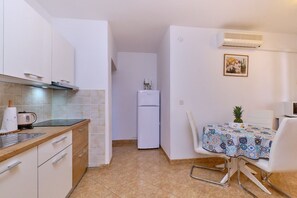 Apartment (A2) | Private kitchen - Apartments Nada (Mali Losinj)