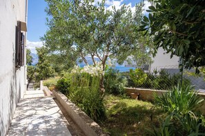 Courtyard - Apartments Soni (Postira)