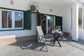 Studio (A1) | Terrace/patio - Apartments Slavko With Terrace (Kastela)