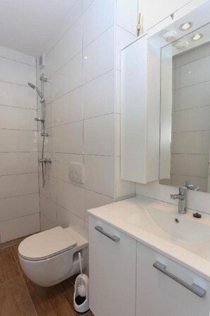 Studio (A4) | Bathroom - Apartments Slavko With Terrace (Kastela)