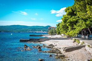 Una spiaggia nelle vicinanze