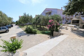 Courtyard - Apartments Boris Novalja (Novalja)