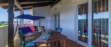 Apartment (A1) | Balkon