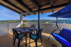 Apartment (A1) | Balkon