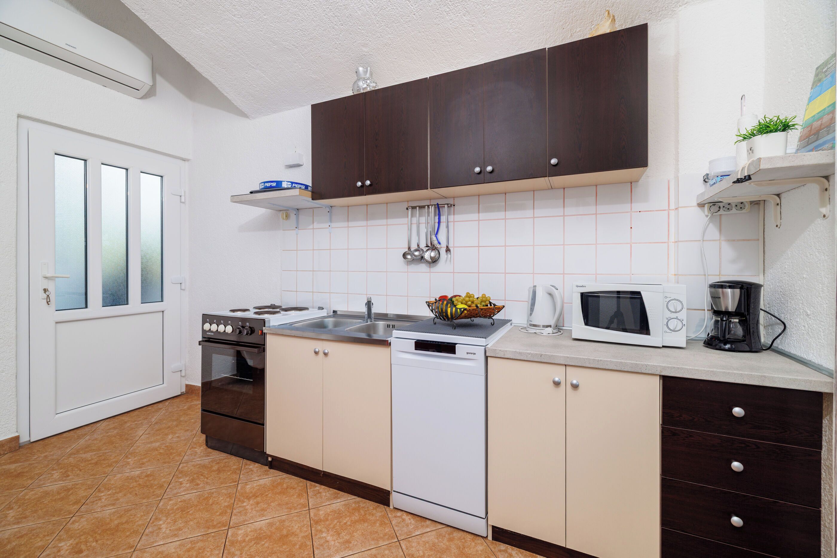 Appartement (A1) | Cuisine privée | Réfrigérateur, micro-ondes, four, plaque de cuisson