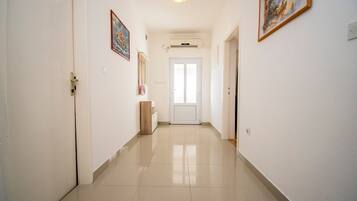 Apartment (A2) | Hallway