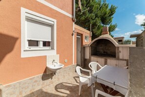 Courtyard - House Seagull (Vir)
